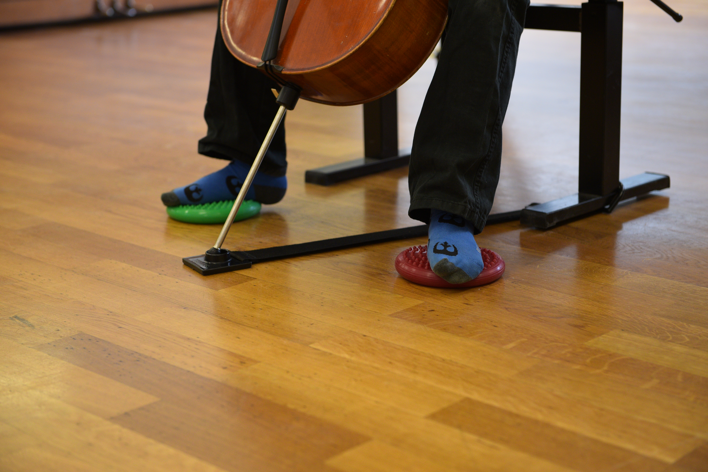 Mini ball cuhions from TOGU for cello players
